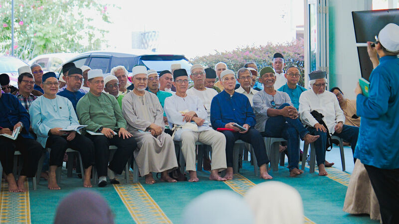 Ustaz Fatris, Santunan Emas