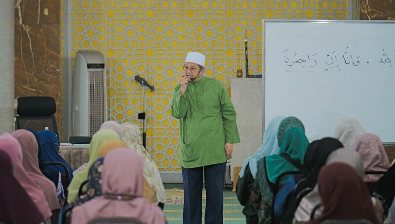 Ustaz Fatris, Santunan Emas